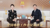 女人跪撅夹乳调教伺候主人